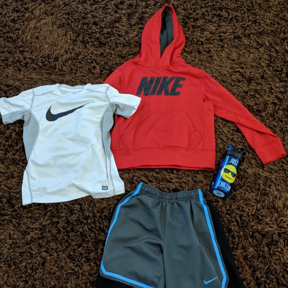 Nike Boys Sweatshirt, T-Shirt, Shorts, & bottle